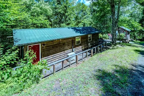 37 Shadow Stream Ln, Elk Park, NC 28622