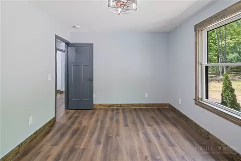 Bedroom - 115 Pine Burr Dr, Purlear, NC 28665 photo 4 of 6