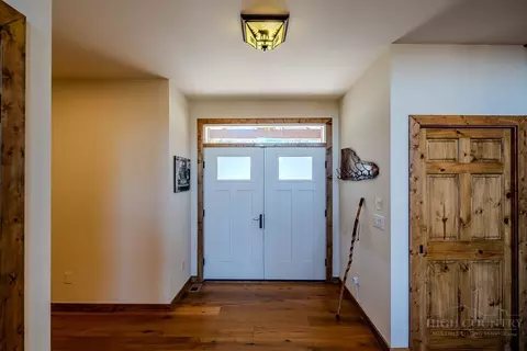 Entry Way - 701 Beech Mountain Pkwy, Beech Mountain, NC 28604 photo 1 of 1