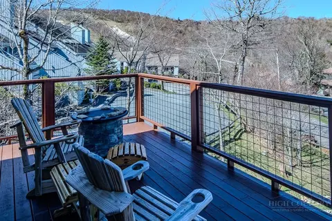 Exterior - 701 Beech Mountain Pkwy, Beech Mountain, NC 28604 photo 4 of 7