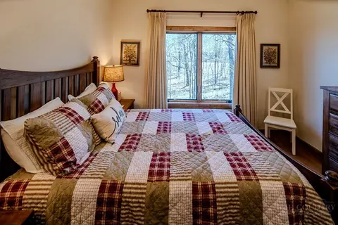 Bedroom - 701 Beech Mountain Pkwy, Beech Mountain, NC 28604 photo 4 of 7