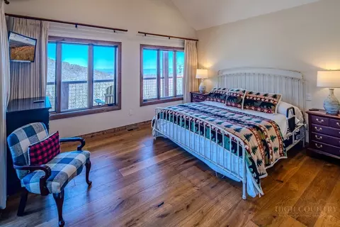 Bedroom - 701 Beech Mountain Pkwy, Beech Mountain, NC 28604 photo 2 of 7