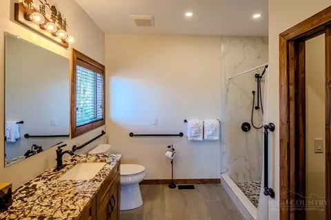 Bath - 701 Beech Mountain Pkwy, Beech Mountain, NC 28604 photo 2 of 5