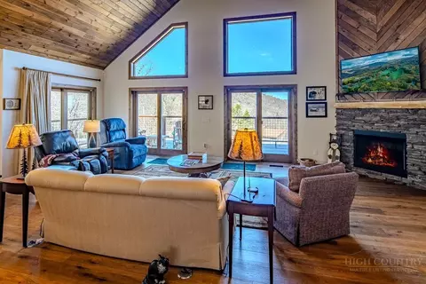 Living - 701 Beech Mountain Pkwy, Beech Mountain, NC 28604 photo 3 of 3