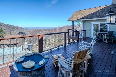 Exterior - 701 Beech Mountain Pkwy, Beech Mountain, NC 28604 photo 5 of 7