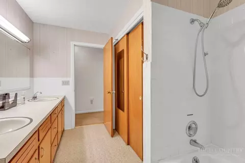 Bath - 266 Morningside Dr, Boone, NC 28607 photo 2 of 4