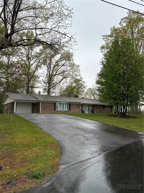 351 Little River Dr, Sparta, NC 28675