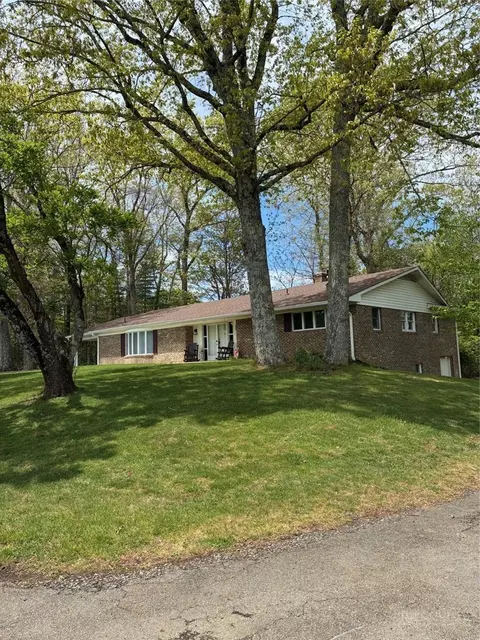 351 Little River Dr, Sparta, NC 28675