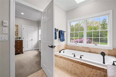 Bath - 167 Glendale Dr, Boone, NC 28607 photo 2 of 6