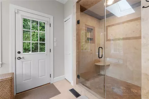 Bath - 167 Glendale Dr, Boone, NC 28607 photo 3 of 6