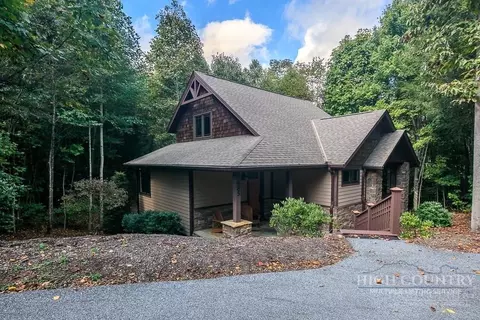 485 Woodlake Loop Rd, Elk Park, NC 28622