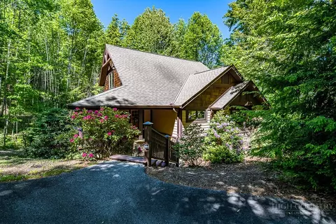 485 Woodlake Loop Rd, Elk Park, NC 28622