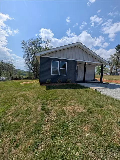 68 Estep St, Sparta, NC 28675