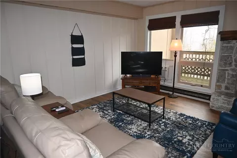 Living - 111 Courtside Ln #B-9, Beech Mountain, NC 28604 photo 3 of 3