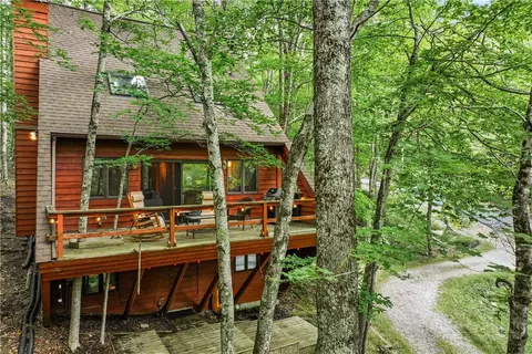 203 Shagbark Rd, Beech Mountain, NC 28604
