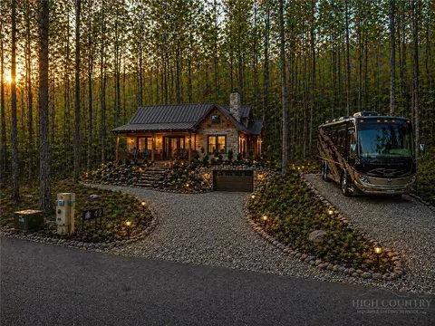 42 Ivy Rd, Newland, NC 28657