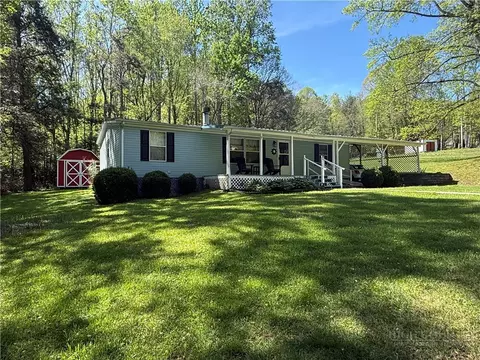 869 Little Elk Rd, Elk Park, NC 28622