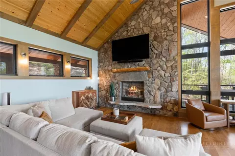 Living - 369 Ninebark Rd, Boone, NC 28607 photo 2 of 4