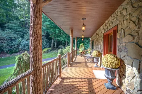 Exterior - 161 Cobblestone Bridge Ln, Banner Elk, NC 28604 photo 6 of 14