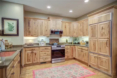 Kitchen - 161 Cobblestone Bridge Ln, Banner Elk, NC 28604 photo 2 of 2