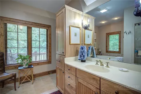 Bath - 161 Cobblestone Bridge Ln, Banner Elk, NC 28604 photo 2 of 4