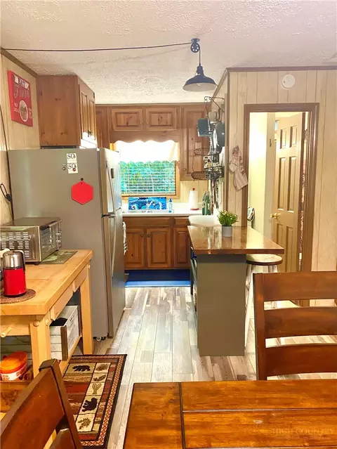 Kitchen - 175 Ash Loop, Newland, NC 28657 photo 2 of 3