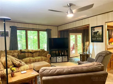 Living - 175 Ash Loop, Newland, NC 28657 photo 3 of 3