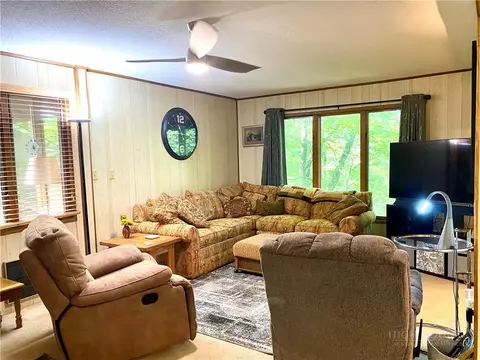 Living - 175 Ash Loop, Newland, NC 28657 photo 2 of 3
