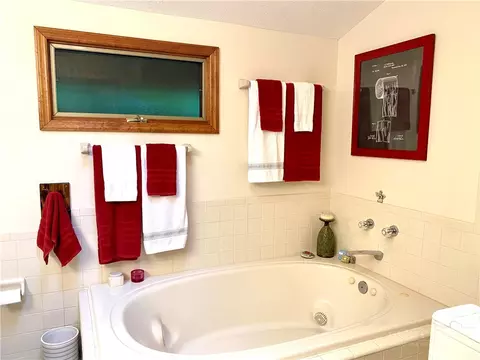 Bath - 175 Ash Loop, Newland, NC 28657 photo 3 of 5