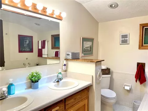 Bath - 175 Ash Loop, Newland, NC 28657 photo 2 of 5