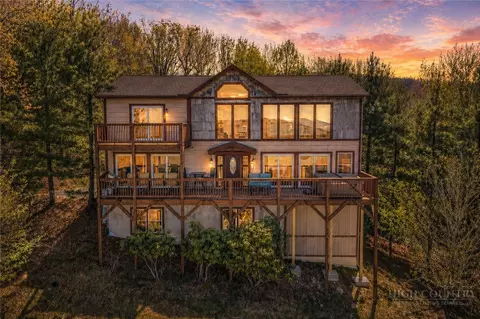 124 W Blueberry Ln, Beech Mountain, NC 28604