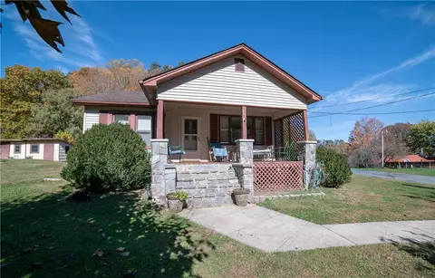 292 Little Elk Rd, Elk Park, NC 28622