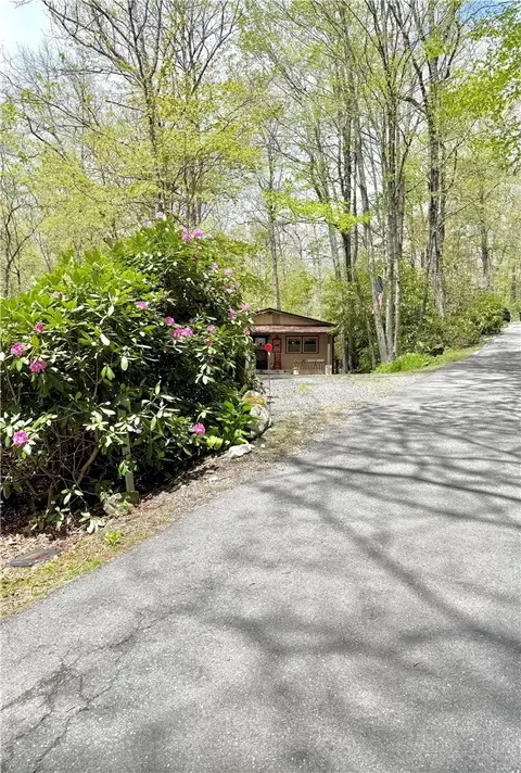 88 Ash Loop, Newland, NC 28657 photo 3