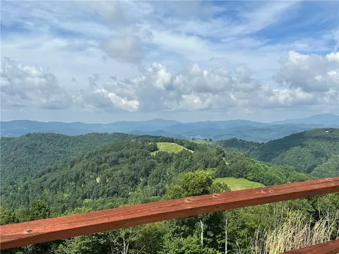 View/Area - 174 Winter Park Trl, Beech Mountain, NC 28604 photo 5 of 7