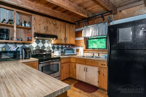 Kitchen - 110 Forest Run, Sugar Mountain, NC 28604 photo 1 of 1