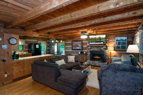 Living - 110 Forest Run, Sugar Mountain, NC 28604 photo 1 of 4