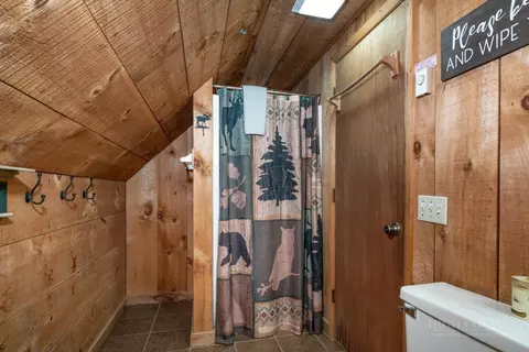 Bath - 110 Forest Run, Sugar Mountain, NC 28604 photo 3 of 3