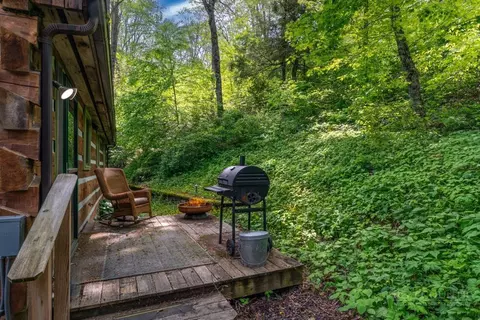 Exterior - 110 Forest Run, Sugar Mountain, NC 28604 photo 4 of 5
