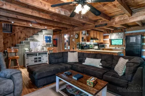 Living - 110 Forest Run, Sugar Mountain, NC 28604 photo 4 of 4