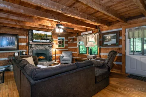 Living - 110 Forest Run, Sugar Mountain, NC 28604 photo 3 of 4