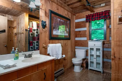 Bath - 110 Forest Run, Sugar Mountain, NC 28604 photo 1 of 3