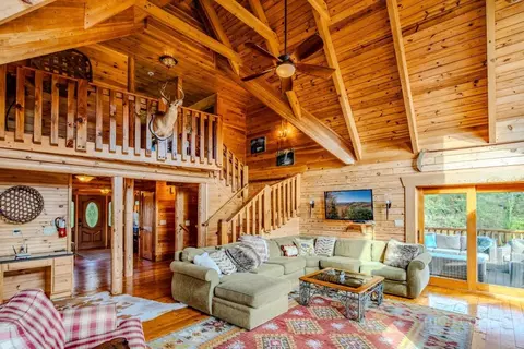 Living - 989 Scenic Dr, Vilas, NC 28692 photo 2 of 6