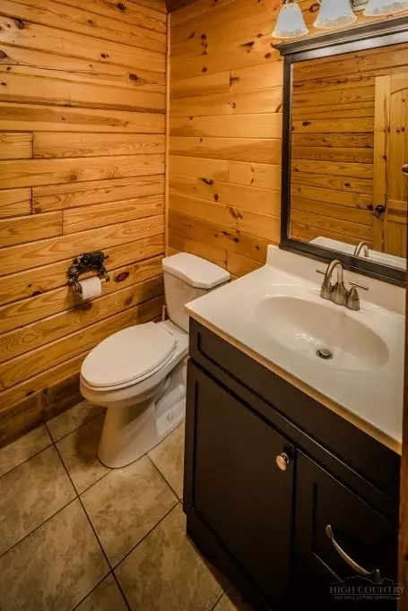Bath - 989 Scenic Dr, Vilas, NC 28692 photo 1 of 5