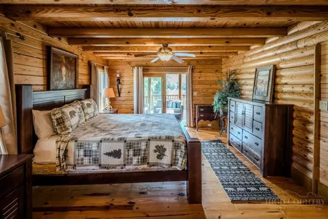 Bedroom - 989 Scenic Dr, Vilas, NC 28692 photo 2 of 7