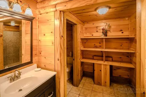 Bath - 989 Scenic Dr, Vilas, NC 28692 photo 2 of 5