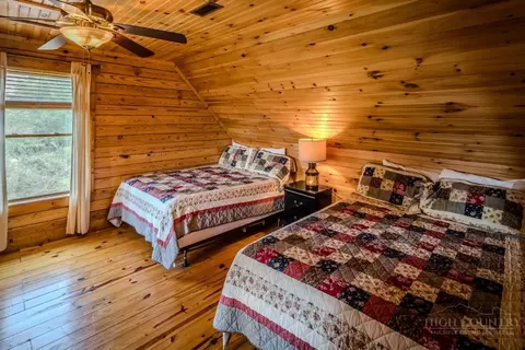 Bedroom - 989 Scenic Dr, Vilas, NC 28692 photo 4 of 7