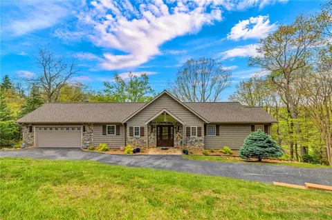 60 Sir Richards Ct, Roaring Gap, NC 28668