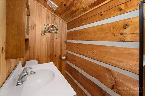 Bath - 826 River Ridge Rd, Boone, NC 28607 photo 6 of 6