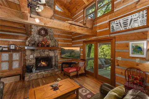 Living - 826 River Ridge Rd, Boone, NC 28607 photo 2 of 7