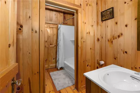 Bath - 826 River Ridge Rd, Boone, NC 28607 photo 2 of 6